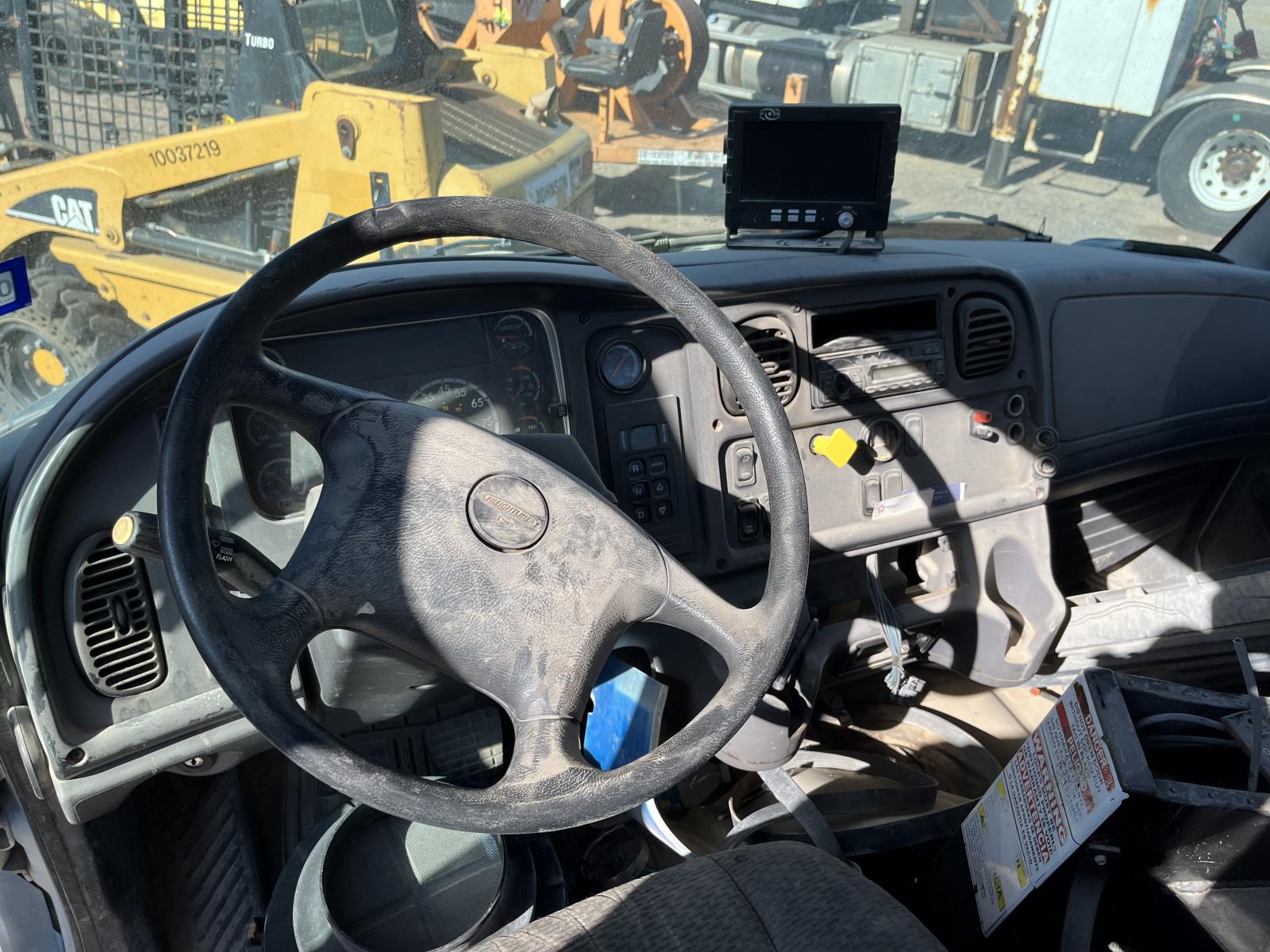 ./imagenes/INVOICE/2019/17856/FREIGHTLINER 108SD (5).JPG